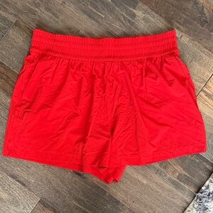 Athleta High Rise Weekender Shorts in Scarlet Red